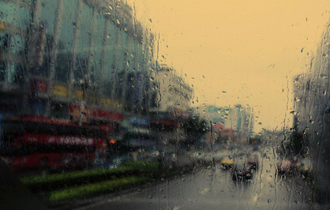 下雨了在家里整理一下自己的人生过往